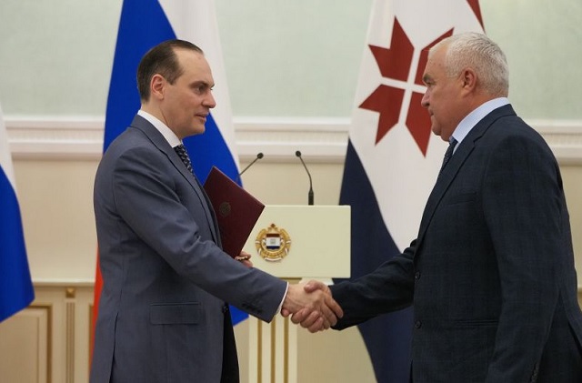 Артём Здунов: «За пять лет на строительство и ремонт дорог направлено более 65 млрд. рублей» Артём Здунов: «За пять лет на строительство и ремонт дорог направлено более 65 млрд. рублей»