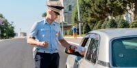 С ветерком на капоте: автомобиль астраханца-нарушителя отправили на штрафстоянку