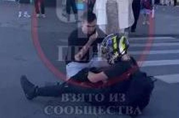 В центре Пензы мотоцикл врезался в легковушку