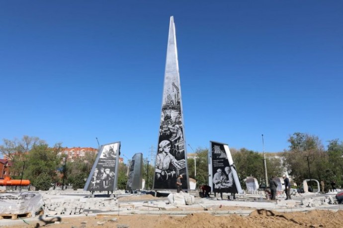 В Астрахани готовят к открытию стелу «Город трудовой доблести»