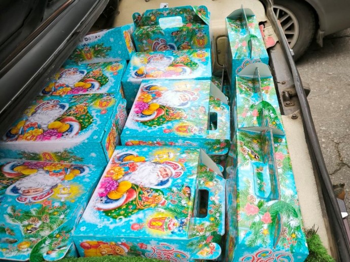 Жители Акимовского округа получили новогодние подарки из Ярославской области