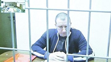 Экс-мэра Сочи и его супругу обвиняют в получении взяток услугой укладки газона