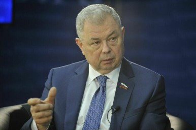 Анатолий Артамонов призвал бороться с зарплатами в конвертах