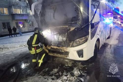 В Благовещенске загорелся автобус