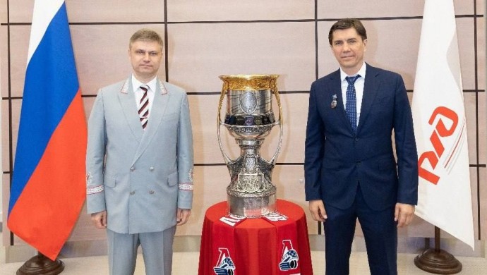 Глава РЖД отметил наградами президента и главного тренера «Локомотива»