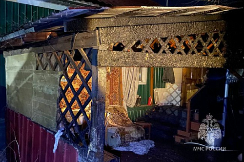 В Благовещенске на Конной загорелась баня В Благовещенске на Конной загорелась баня