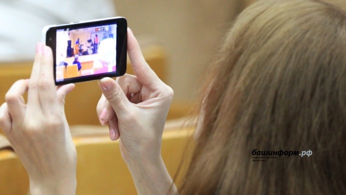 Двое жителей Башкирии лишились денег после просмотра фотографий