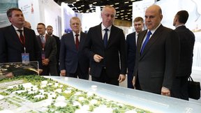 Михаил Мишустин осмотрел экспозицию II Кавказского инвестиционного форума