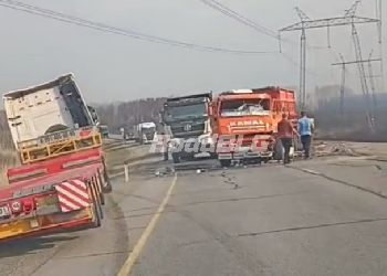 Большегрузы жестко столкнулись на федеральной трассе в Приамурье
