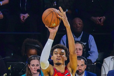 «Сан-Антонио» переиграл «Нью-Йорк Никс», Вембаньяма оформил дабл-дабл