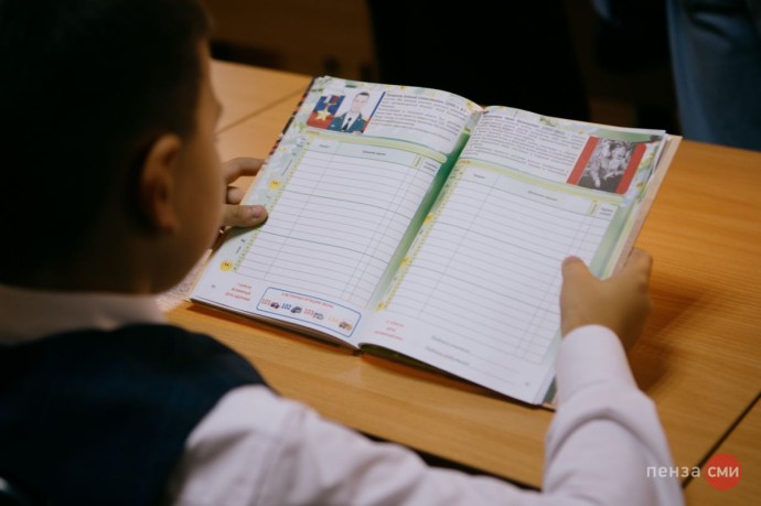 Пензенские школы должны выбрать между бумажным и электронным журналом Пензенские школы должны выбрать между бумажным и электронным журналом