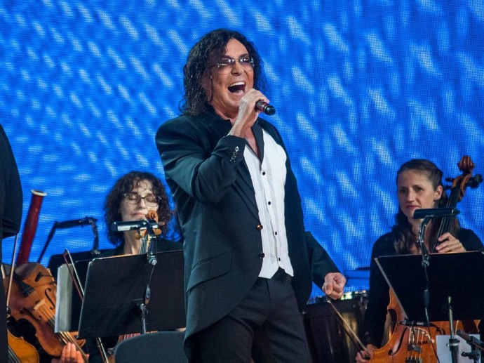 Валерий Леонтьев прилетел в Россию и готовится к концертам Валерий Леонтьев прилетел в Россию и готовится к концертам