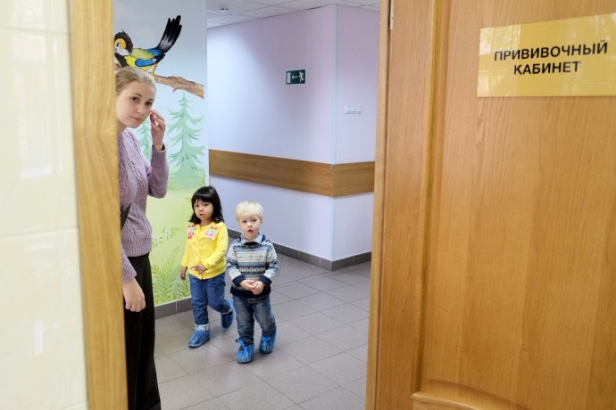В Роспотребнадзоре рассказали, какие прививки надо сделать перед первым классом