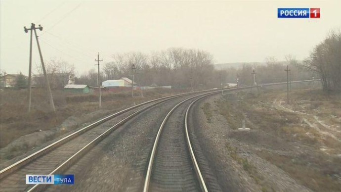 В Алексине товарный поезд сбил подростка в наушниках