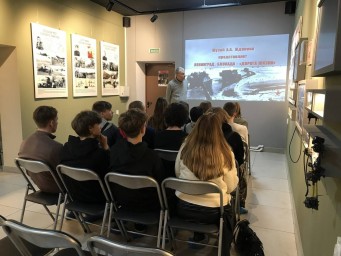 В мариупольском Музее Жданова открылась выставка «Дорога жизни»