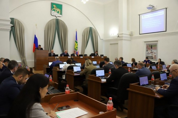 Дума города Владивостока приняла решения по финансовым вопросам за прошлое, настоящее и будущее