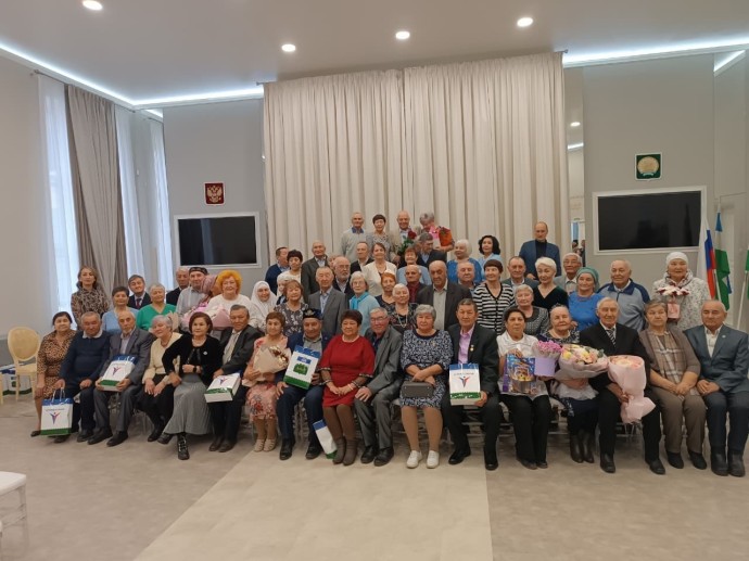 В Башкирии супруги отметили бриллиантовую свадьбу В Башкирии супруги отметили бриллиантовую свадьбу