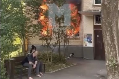 Попавших на видео во время пожара в квартире москвичей назвали мемом