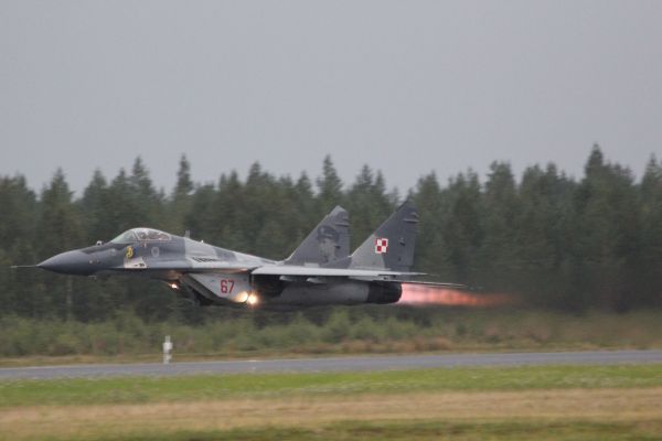 Польские военные подняли в воздух истребители из-за активности России