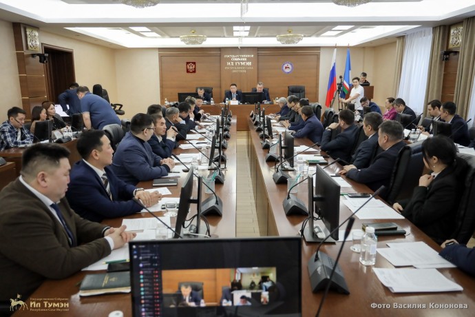 Депутаты Ил Тумэн обсудили вопросы о тарифах на электроэнергию в Сунтарском и Нюрбинском улусах