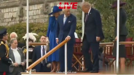 Дональд Трамп попал в неловкую ситуацию во время визита в Великобританию
