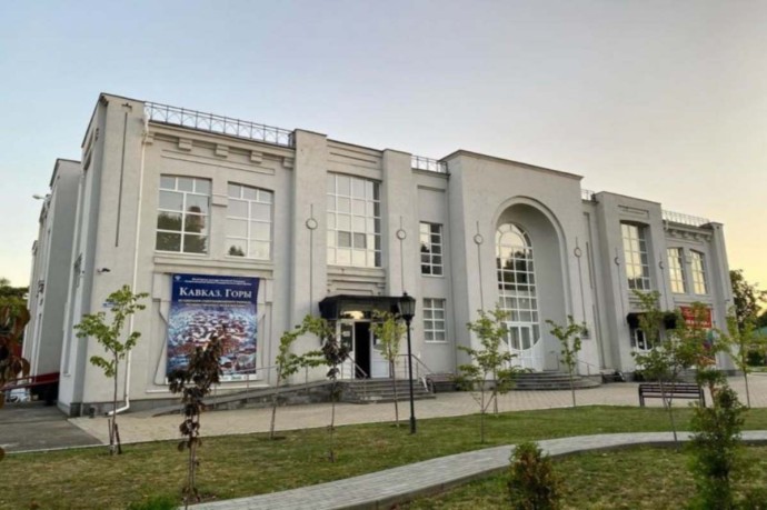 В Майкопе представят экспозицию из 40 полотен художников школы Пото-Пото из Конго