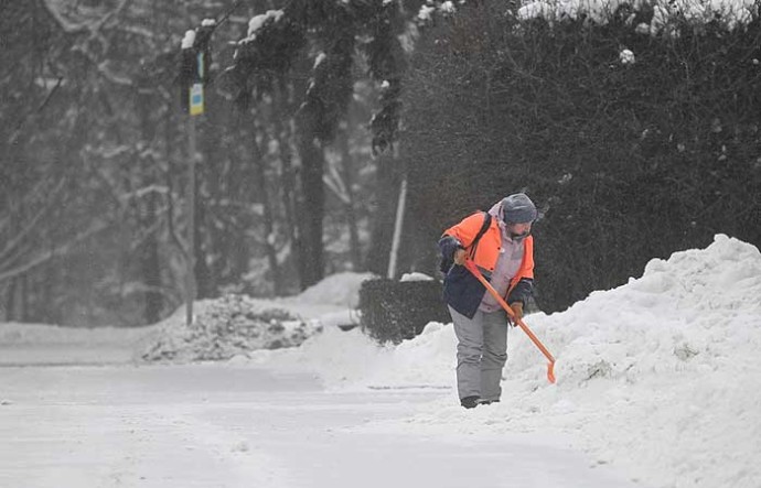 Синоптики спрогнозировали сильный снег и метель в Москве 8 и 9 января Синоптики спрогнозировали сильный снег и метель в Москве 8 и 9 января