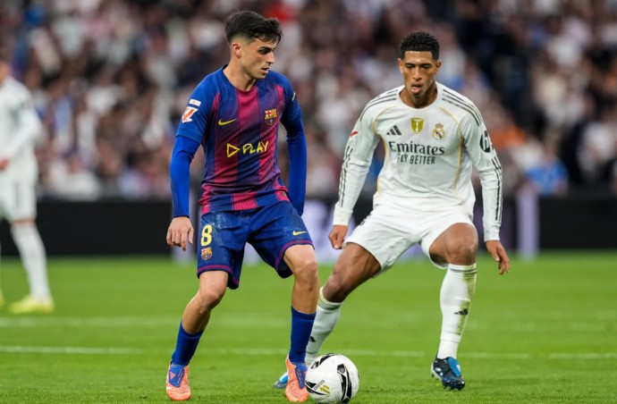 Аршавин объяснил, почему "Барселона" сейчас превосходит мадридский "Реал" Аршавин объяснил, почему "Барселона" сейчас превосходит мадридский "Реал"