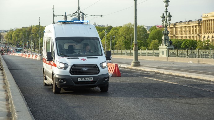 В Петроградском районе на стройке рабочий сорвался с высоты и погиб