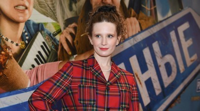 Иноагента Монеточку госпитализировали прямо со сцены из-за отёка Квинке