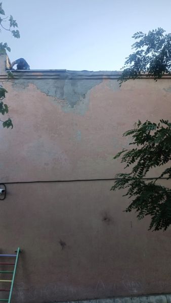 Крыша детского сада стала опасной в Астрахани 