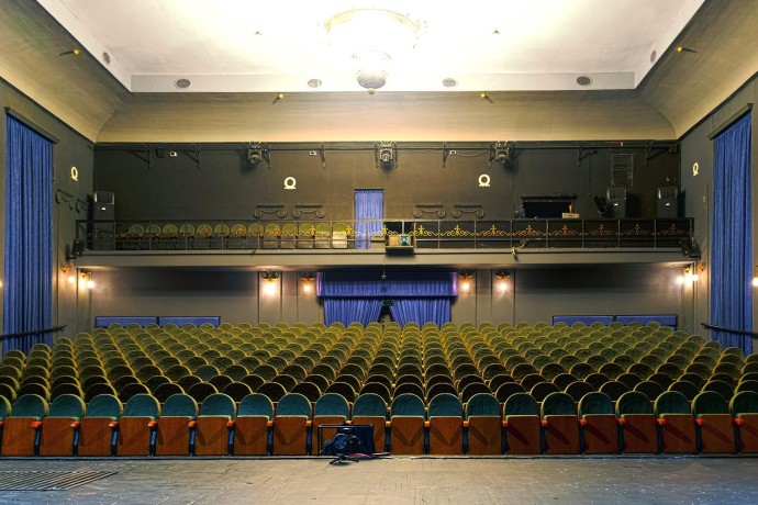 «Вождь краснокожих», «Цветы для Элджернона». Что смотреть в театрах до конца октября «Вождь краснокожих», «Цветы для Элджернона». Что смотреть в театрах до конца октября