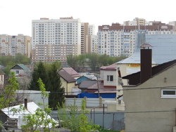 В городе дома дороже квартир, но "квадрат" в них - дешевле
