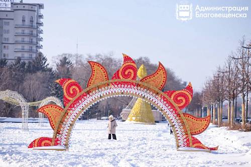 Шестиметровую ледовую горку построили в Благовещенске