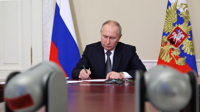 Путин подписал закон о платформенной экономике