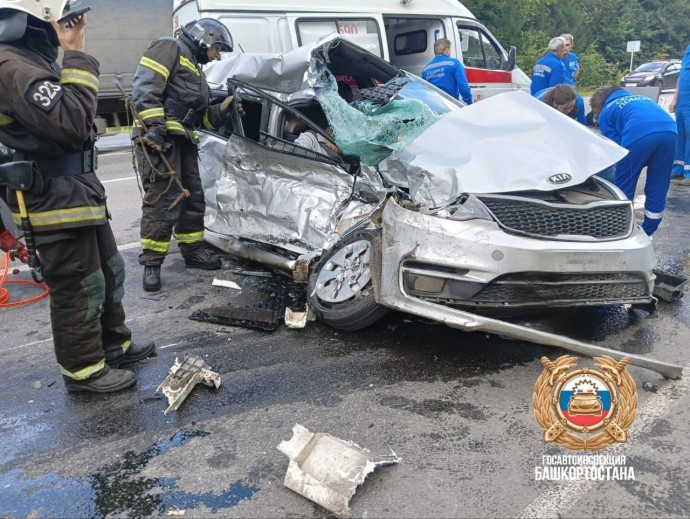 В Башкирии в жутком ДТП с грузовиком погибла пассажирка легковушки