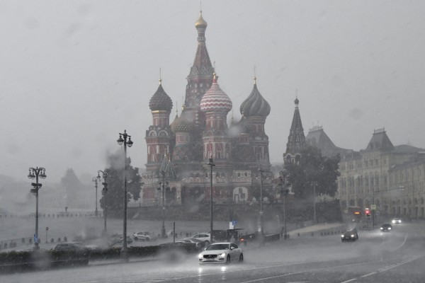 Столичным водителям из-за дождя рекомендовали пересесть на общественный транспорт