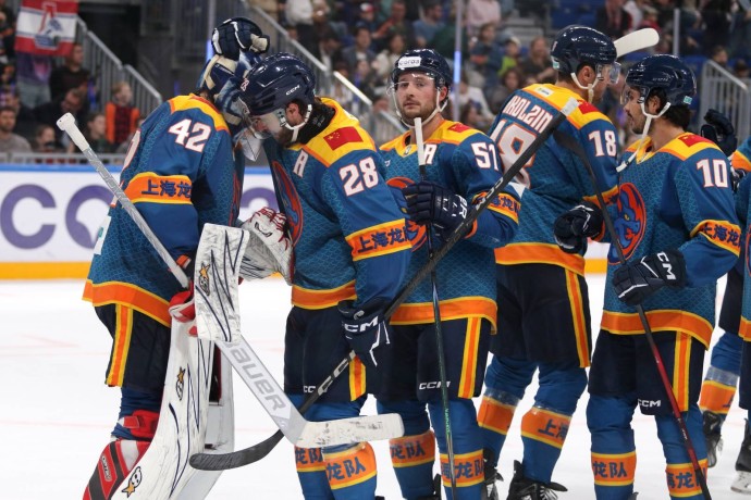 «Динамо» в буллитной серии одолело «Шанхайских Драконов» в КХЛ «Динамо» в буллитной серии одолело «Шанхайских Драконов» в КХЛ