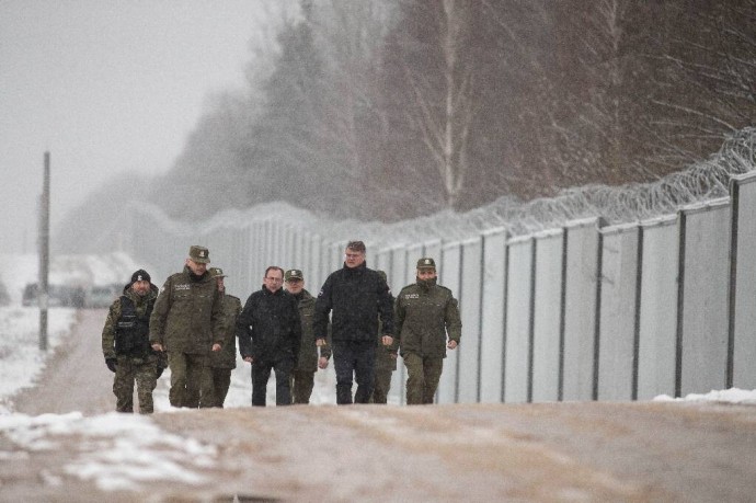 Польский министр пожаловался на астрономические траты на забор у белорусской границы