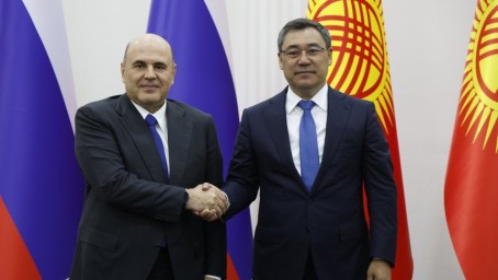 Михаил Мишустин передал учебники русского языка в киргизские школы
