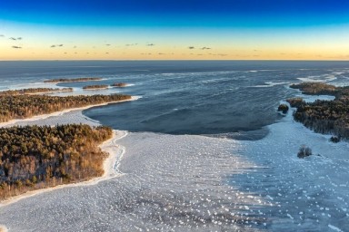 Онежское озеро начало покрываться льдом