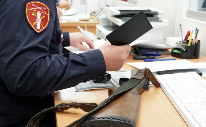 Сахалинец рассказал росгвардейцам, как утопил ружьё во время переправы через озеро