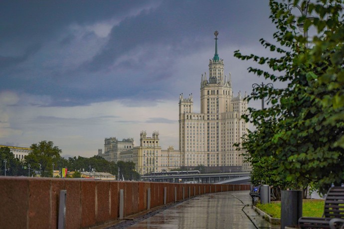 Сильный дождь с грозой ожидается в некоторых районах Москвы 11 августа