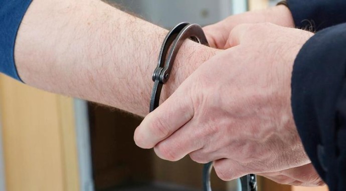 Старооскольские полицейские задержали курьера мошенников, приехавшего к жертве за 3 млн ₽