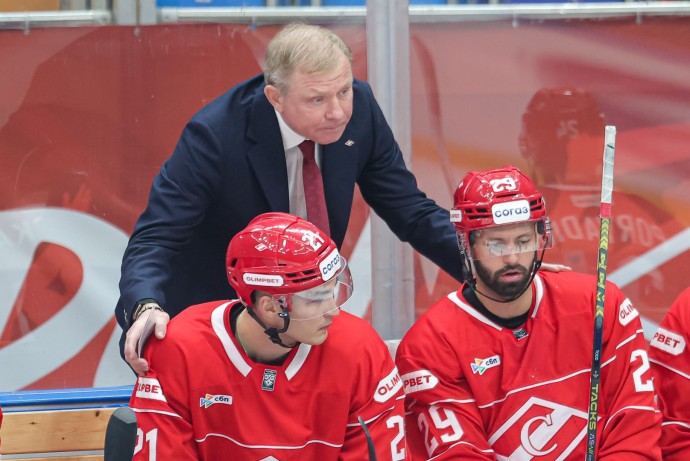 Жамнов: "Спартак" сидит на лавке "неживой", у игроков нет эмоций и поддержки"