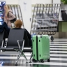 В аэропорту Шереметьево пассажирам начали раздавать матрасы для отдыха