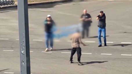 В Кудрово агрессор с ножом хотел спрятаться в отделе полиции