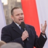 Снюс с ним: кандидат в президенты Польши принял нечто прямо в разгар дебатов