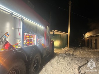 Жилой дом, авто и 2 сарая потушили белгородские спасатели в новогоднюю ночь