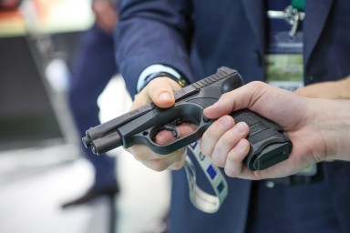 Силовые ведомства смогут передавать друг другу оружие на хранение
